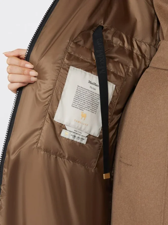 Longue parka matelassée en toile déperlante, couleur tabac Longue parka matelassée en toile déperlante, couleur tabac
