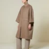 Manteau-cape double face en cachemire, couleur tourterelle Manteau-cape double face en cachemire, couleur tourterelle