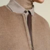 Manteau-cape double face en cachemire, couleur tourterelle Manteau-cape double face en cachemire, couleur tourterelle