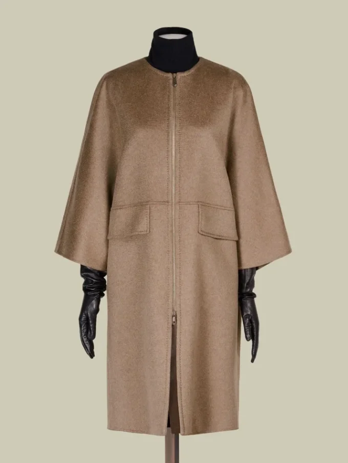 Manteau-cape double face en cachemire, couleur tourterelle Manteau-cape double face en cachemire, couleur tourterelle