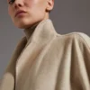 Manteau-cardigan midi en cachemire, couleur sable Manteau-cardigan midi en cachemire, couleur sable