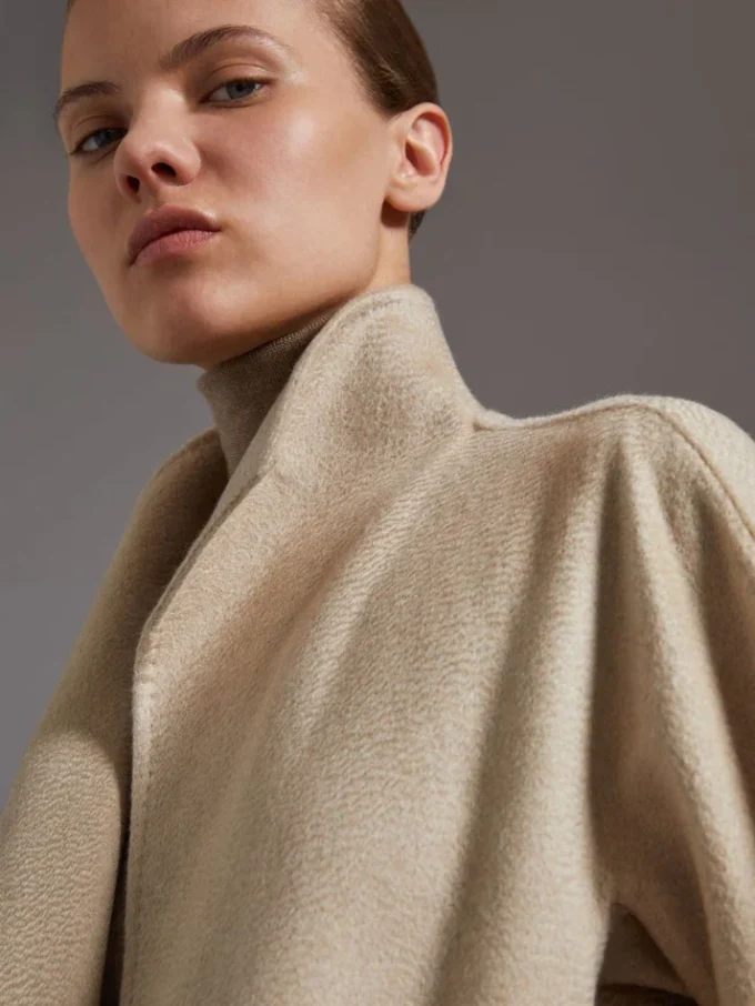 Manteau-cardigan midi en cachemire, couleur sable Manteau-cardigan midi en cachemire, couleur sable