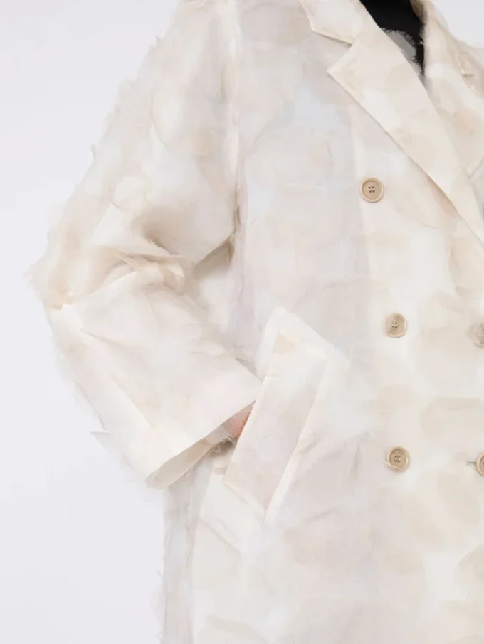 Manteau croisé en jacquard fil coupa, couleur sable Manteau croisé en jacquard fil coupa, couleur sable