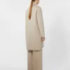 Manteau droit en cachemire, couleur sable Manteau droit en cachemire, couleur sable