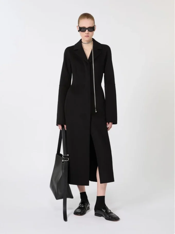 Manteau long en laine coupe ajustée, noir