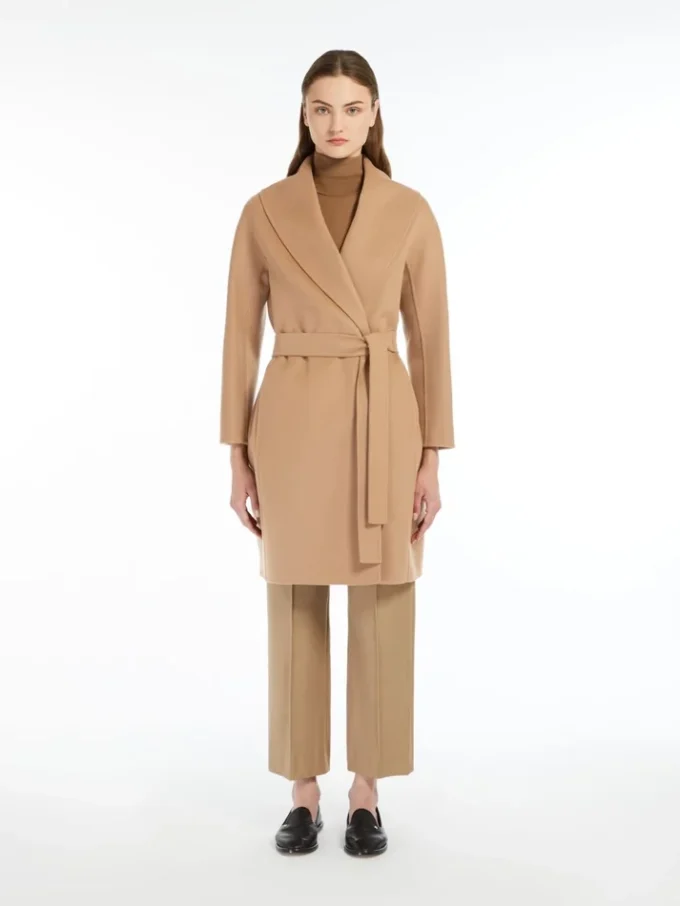 Manteau-peignoir en laine double face, couleur camel Manteau-peignoir en laine double face, couleur camel