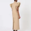 Manteau sans manches en lin tissé natté avec volants, couleur camel Manteau sans manches en lin tissé natté avec volants, couleur camel