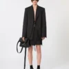 Blazer ajusté en gabardine à fines rayures, noir Blazer ajusté en gabardine à fines rayures, noir