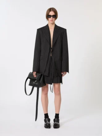 Blazer ajusté en gabardine à fines rayures, noir
