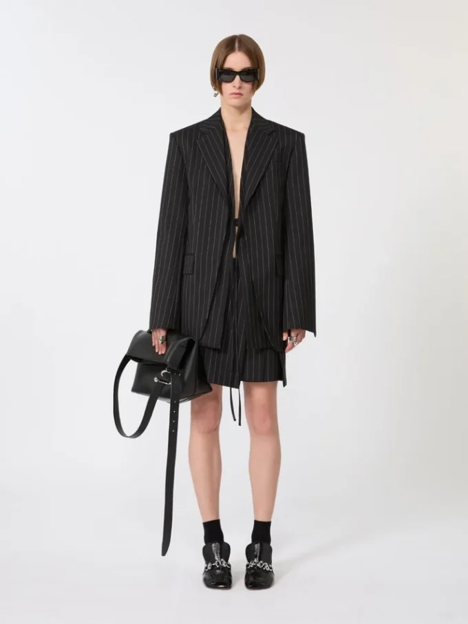 Blazer ajusté en gabardine à fines rayures, noir Blazer ajusté en gabardine à fines rayures, noir