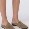 Mules en daim, couleur boue Mules en daim, couleur boue