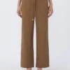 Pantalon en gabardine de laine, couleur camel Pantalon en gabardine de laine, couleur camel