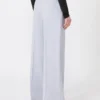Pantalon en gabardine mélangée viscose avec empiècement, gris moyen Pantalon en gabardine mélangée viscose avec empiècement, gris moyen