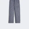 Pantalon en lin à fines rayures effet denim, bleu outremer Pantalon en lin à fines rayures effet denim, bleu outremer
