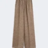 Pantalon en soie imprimée, couleur boue Pantalon en soie imprimée, couleur boue