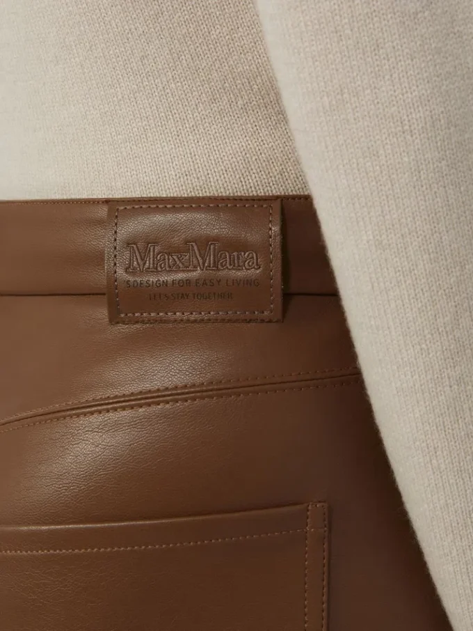 Pantalon en tissu enduit, couleur tabac