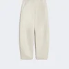 Pantalon à jambes évasées en tissu enduit, couleur sable Pantalon à jambes évasées en tissu enduit, couleur sable