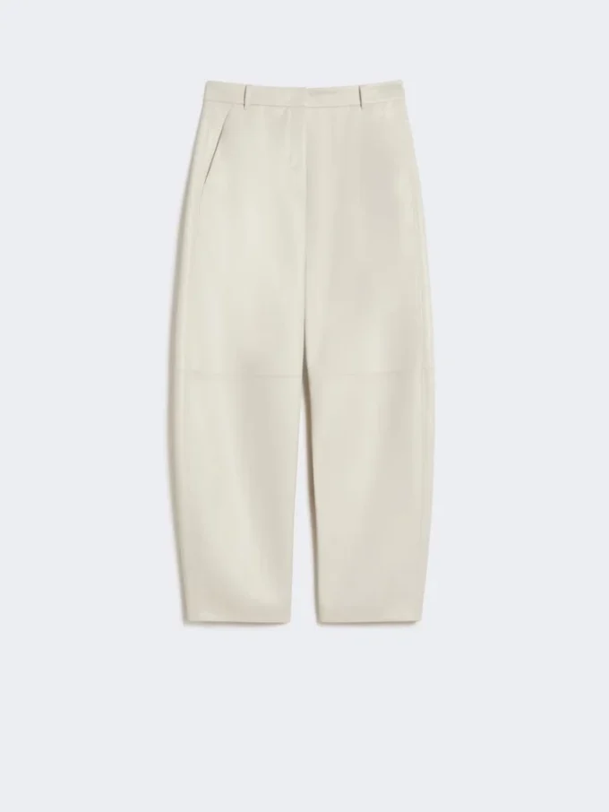Pantalon à jambes évasées en tissu enduit, couleur sable Pantalon à jambes évasées en tissu enduit, couleur sable