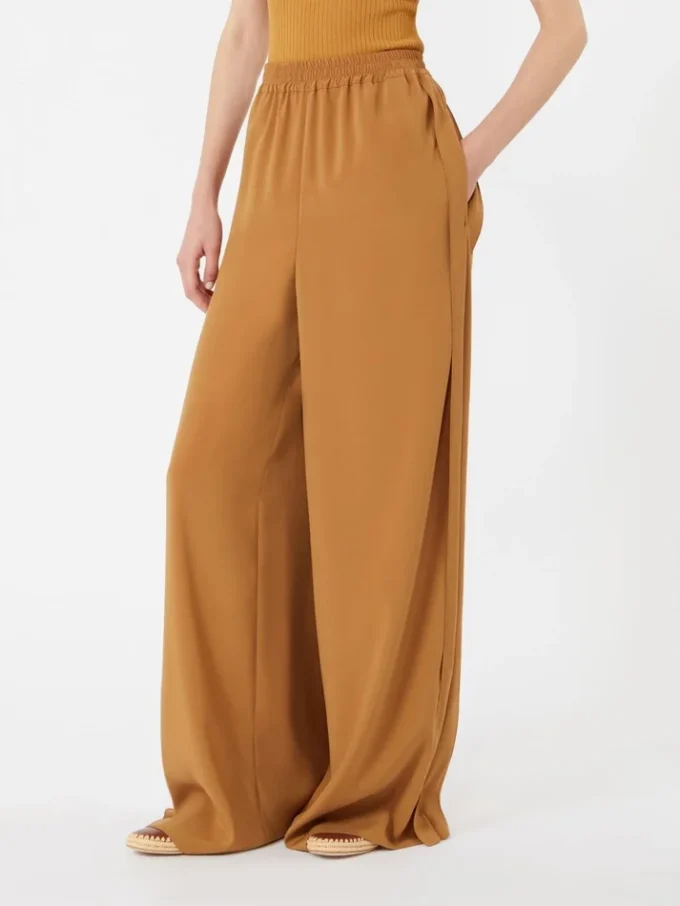 – Pantalon large en satin envers, couleur caramel – Pantalon large en satin envers, couleur caramel