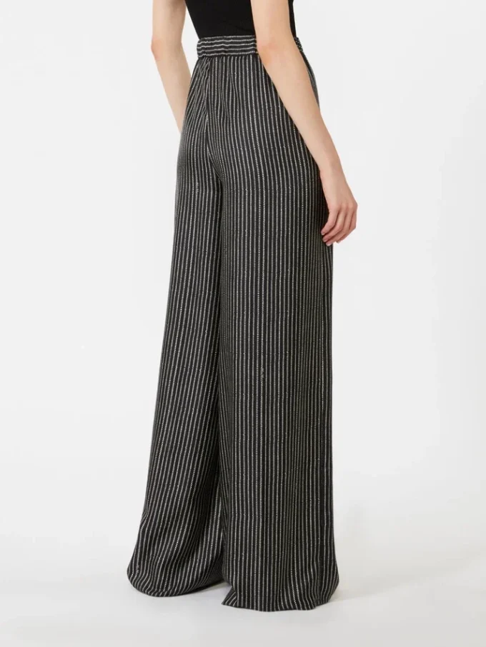 Pantalon large en soie imprimée, noir et blanc Pantalon large en soie imprimée, noir et blanc