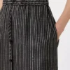 Pantalon large en soie imprimée, noir et blanc Pantalon large en soie imprimée, noir et blanc