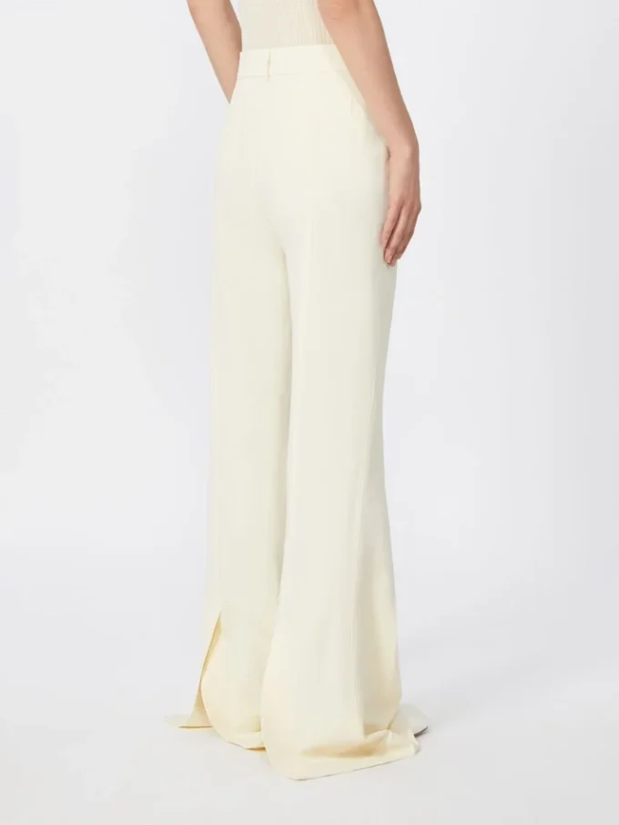 Pantalon évasé ajusté en viscose, ivoire Pantalon évasé ajusté en viscose, ivoire