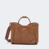 Petit sac marine en tissu teddy, couleur camel Petit sac marine en tissu teddy, couleur camel