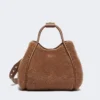 Petit sac marine en tissu teddy, couleur camel Petit sac marine en tissu teddy, couleur camel