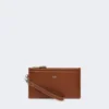 Pochette en cuir avec dragonne, brun ambré Pochette en cuir avec dragonne, brun ambré