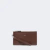 Pochette en cuir avec dragonne, couleur cacao Pochette en cuir avec dragonne, couleur cacao