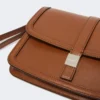 Pochette en cuir lisse, couleur tabac