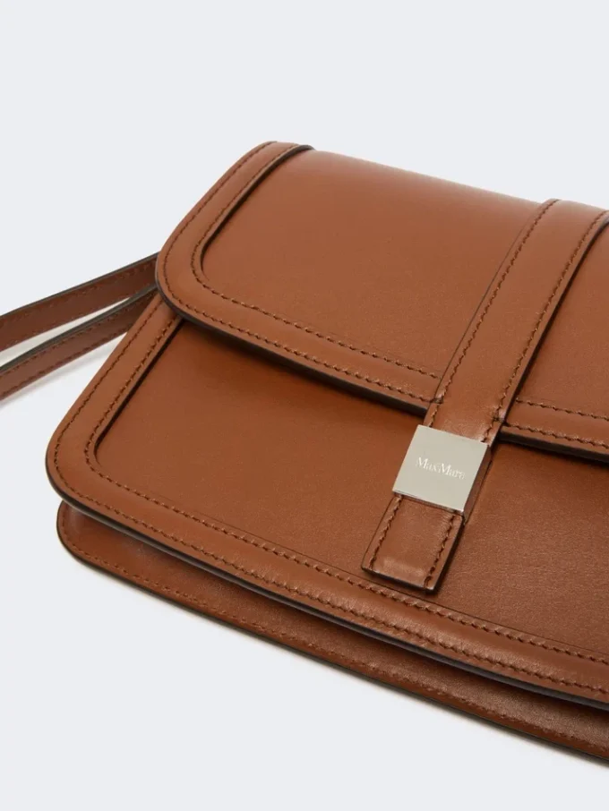 Pochette en cuir lisse, couleur tabac