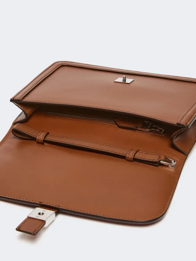 Pochette en cuir lisse, couleur tabac