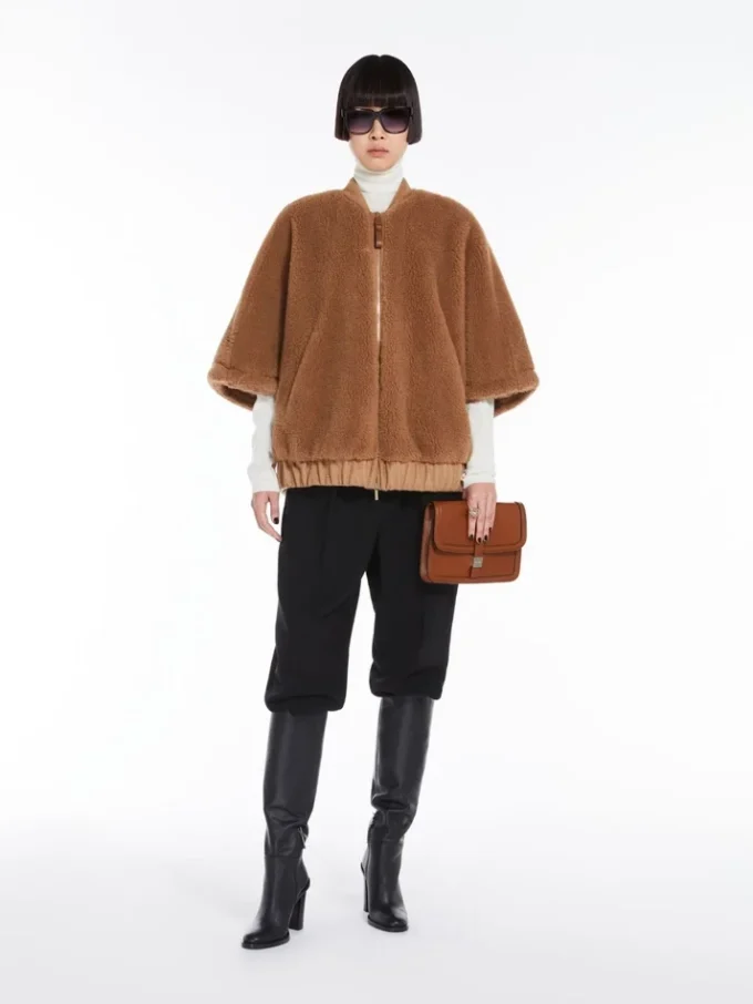Pochette en cuir lisse, couleur tabac