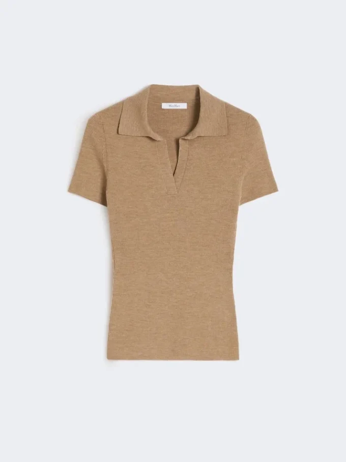 Polo en laine à côtes, beige doré et marron Polo en laine à côtes, beige doré et marron