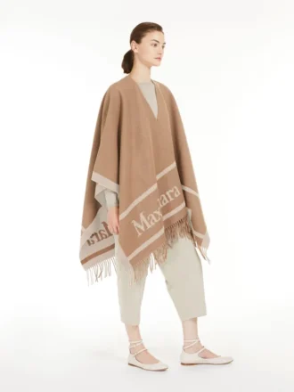 Poncho en laine jacquard, couleur camel Poncho en laine jacquard, couleur camel