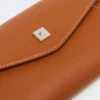 Portefeuille en cuir de forme enveloppe, couleur rouille Portefeuille en cuir de forme enveloppe, couleur rouille