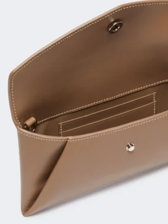 Portefeuille enveloppe en cuir, couleur boue