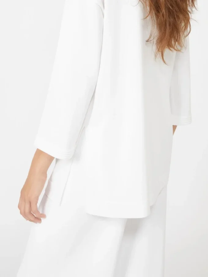 Pull à col en V en crêpe de viscose, blanc optique Pull à col en V en crêpe de viscose, blanc optique