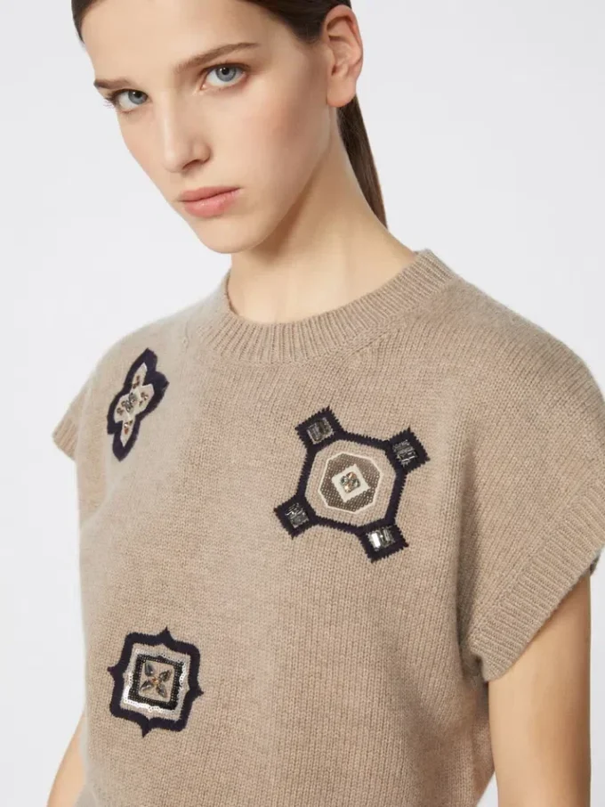 Pull court en laine et cachemire, couleur sable Pull court en laine et cachemire, couleur sable
