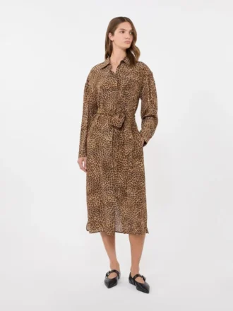 Robe chemise en crêpe de Chine de soie imprimée, couleur camel