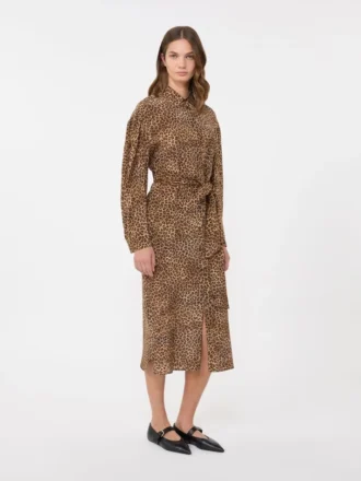 Robe chemise en crêpe de Chine de soie imprimée, couleur camel
