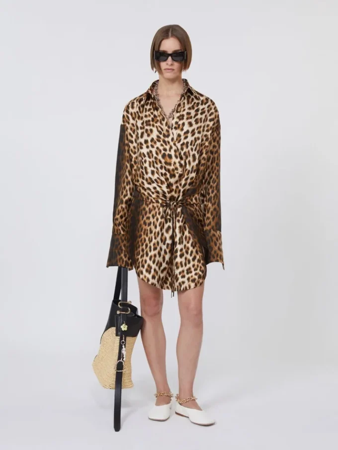 Robe chemise en sergé de soie à croisillons, couleur camel Robe chemise en sergé de soie à croisillons, couleur camel