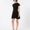 Robe en maille, ajustée à la taille, noire Robe en maille, ajustée à la taille, noire