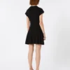 Robe en maille, ajustée à la taille, noire Robe en maille, ajustée à la taille, noire