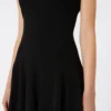 Robe en maille, ajustée à la taille, noire Robe en maille, ajustée à la taille, noire