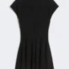 Robe en maille, ajustée à la taille, noire Robe en maille, ajustée à la taille, noire
