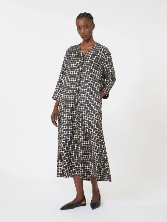 Robe en soie imprimée, noire Robe en soie imprimée, noire