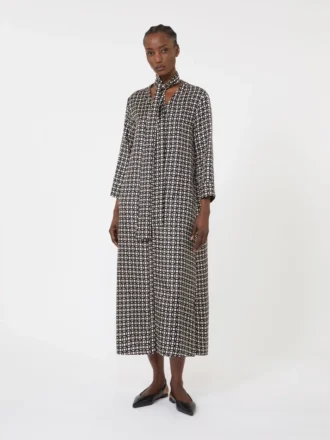 Robe en soie imprimée, noire