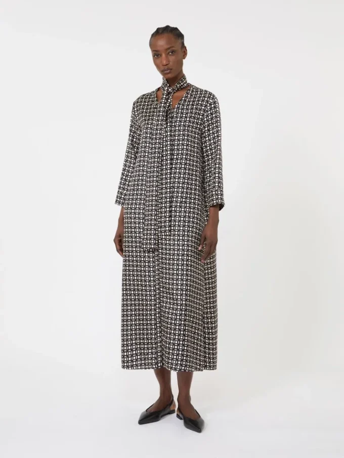 Robe en soie imprimée, noire Robe en soie imprimée, noire